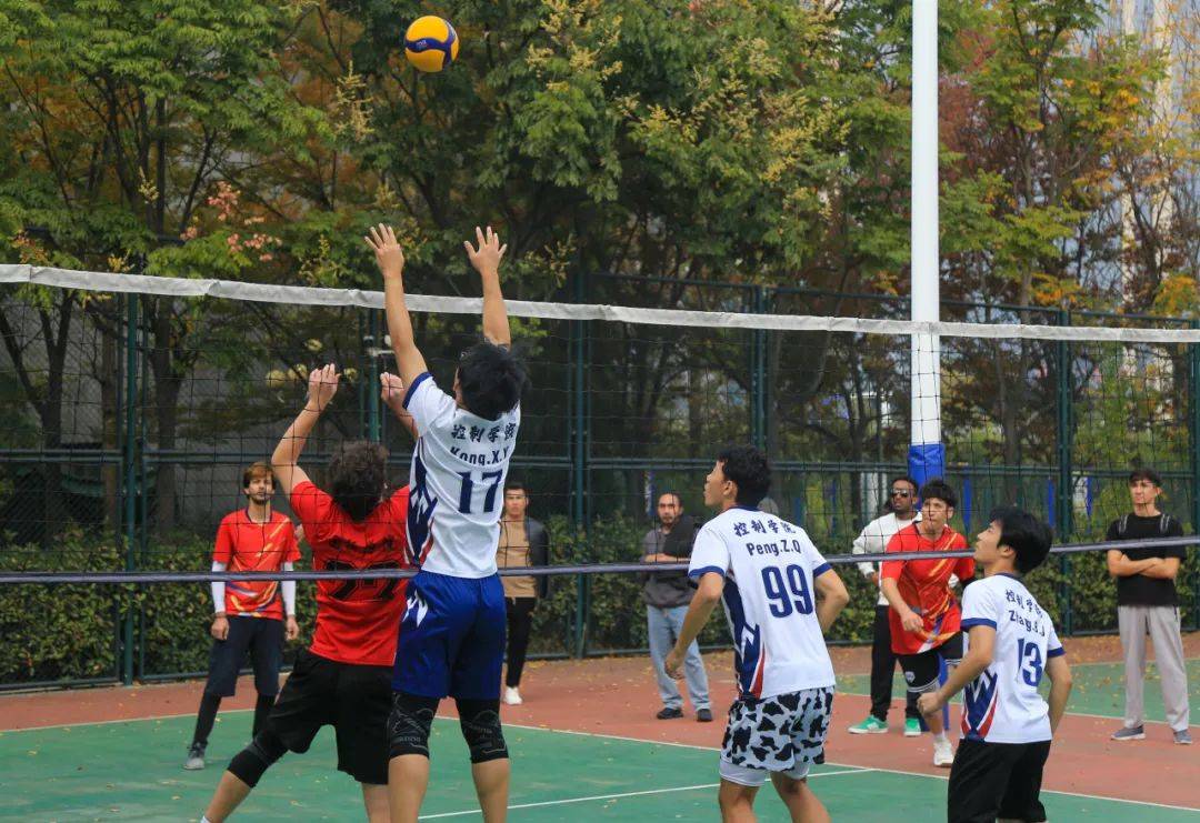 leyusport-广东队在比赛中展现出色的团队合作