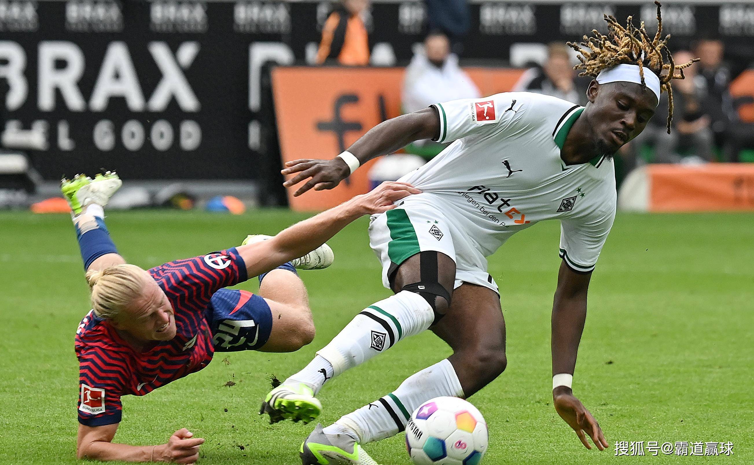 包含门兴格拉德巴赫客场遭遇失利，排名有所下降的词条