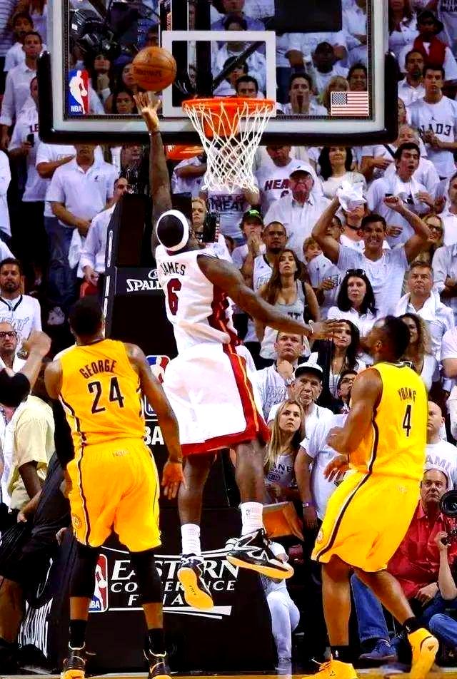 关于篮球赛场上的激烈对决吸引了无数球迷的关注的信息