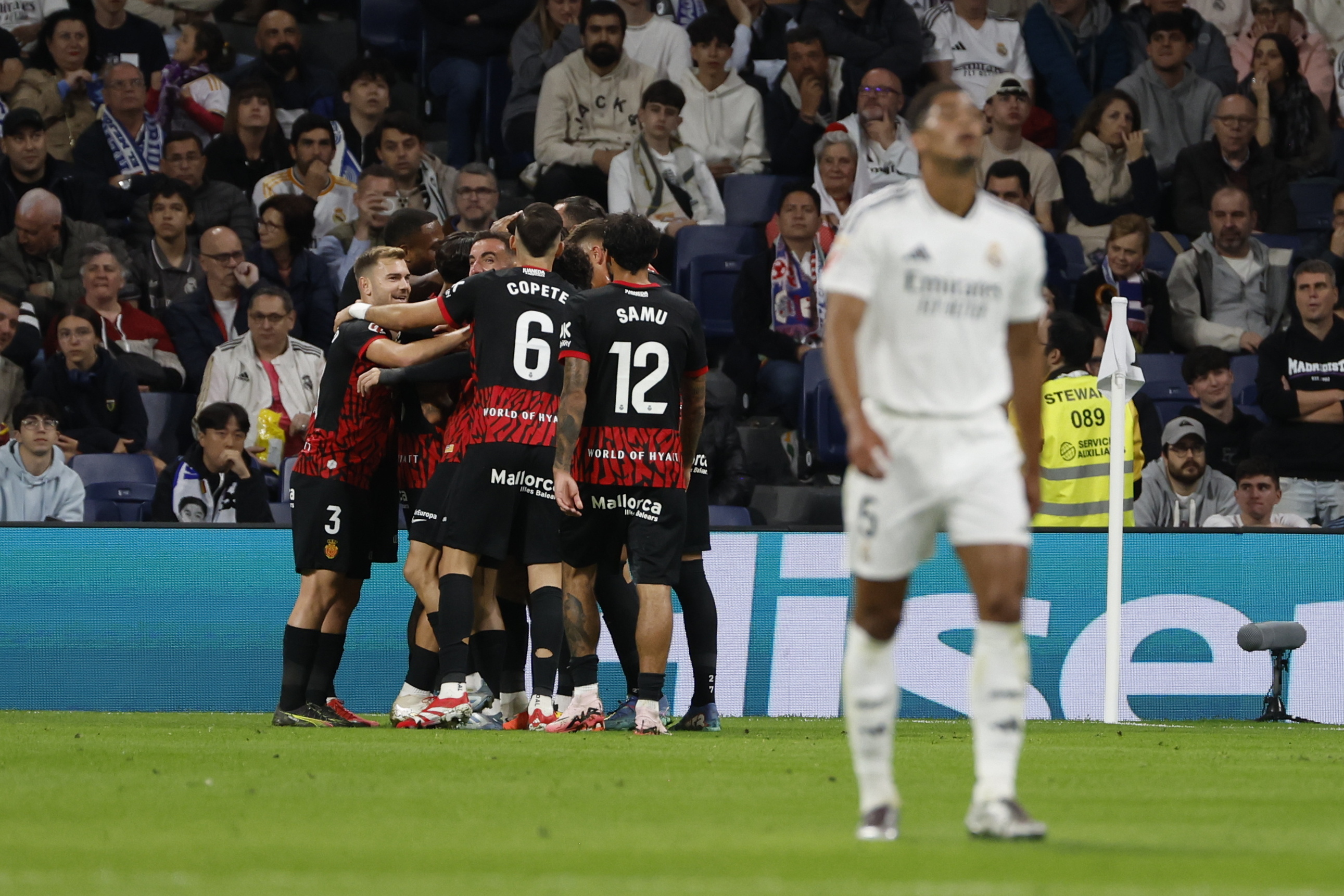 手握胜券！欧洲足球赛场上双方将进行激烈对抗